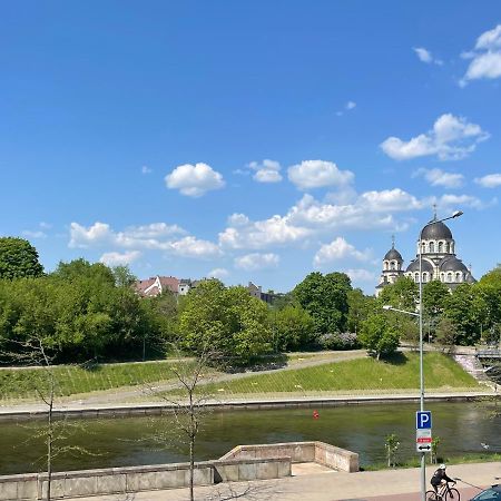 A Cozy Apartment With A Wonderful View Of The River In The Old Town Of Vilnius Exterior photo